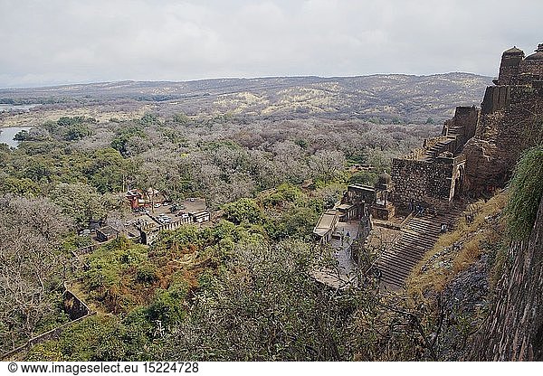 geography / travel  India  Rajasthan  Sawai Madhopur  View over Ranthambhore National Park  seen from Ranthmabhore Fort.