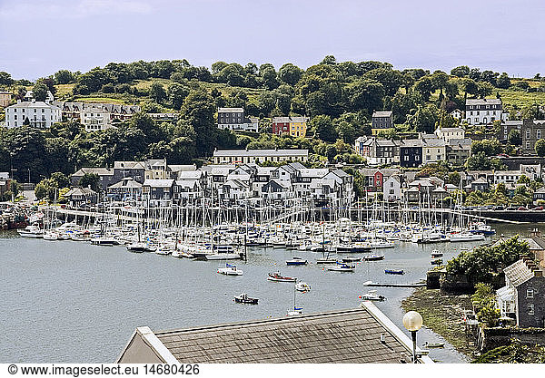 geography / travel  Ireland  Kinsale  view at village with marina