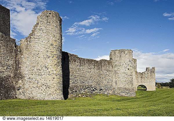 geography / travel  Ireland  Trim  castles  Trim Castle  built: 1172  exterior view