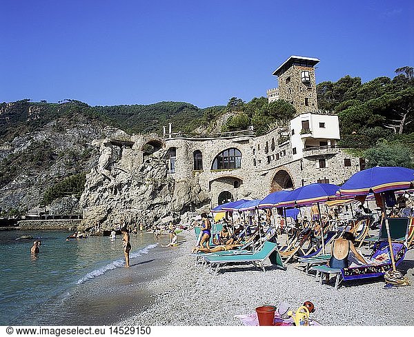 geography / travel  Italy  Liguria  Monterosso  beach  Cinque Terre  parasol  tourism  holiday  holidays  vacation  travel  mass tourism  holiday  holidays  vacation  travel  deck chair  UNESCO  World Heritage Site