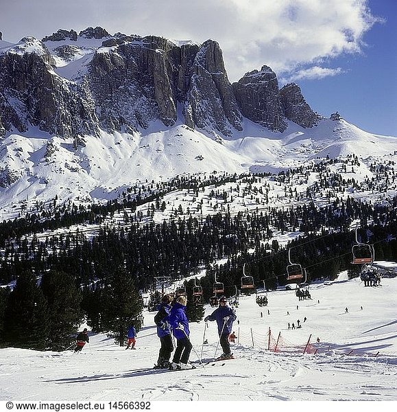 geography / travel  Italy  South Tyrol  Sella  piste  mountain  mountains  winter  piste  snow  skiing
