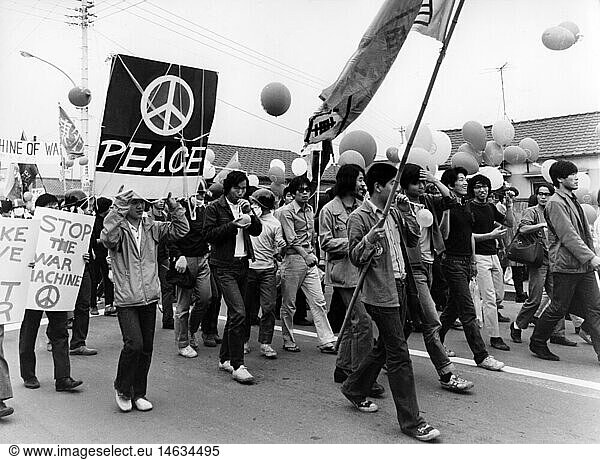 geography / travel  Japan  politics  demonstrations  students demonstrating against the war in Vietnam  Tokyo  1971