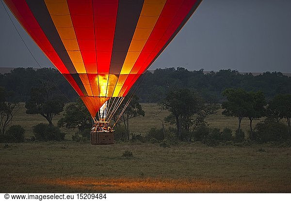 geography / travel  Kenya  Hot air balloon carrying tourists over Masai Mara at dawn