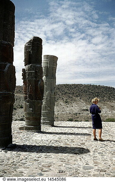 geography / travel  Mexico  Tula  Toltec City  temple  Atlantes columns  built: circa 950 - 1150  1964  historic  historical  Central America  20th century  1960s  figures  statues  statue  warriors  pre-columbian  ruins  tourists  tourist  CEAM  people