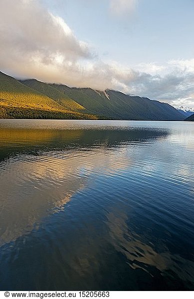 geography / travel  New Zealand  Lake Rotoiti  Nelson Lakes National Park