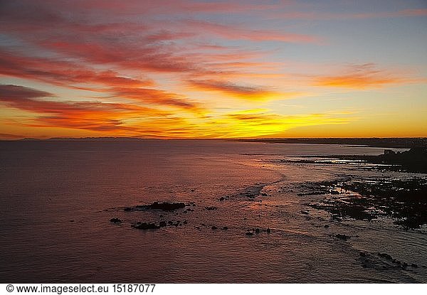Geography / travel  New Zealand  Sunrise over Waterfront  New Plymouth  Taranaki  North Island