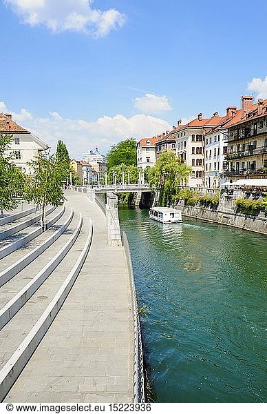 geography / travel  Slovenia  Ljubljana  city views / cityscapes  old town with Shoemakers' bridge