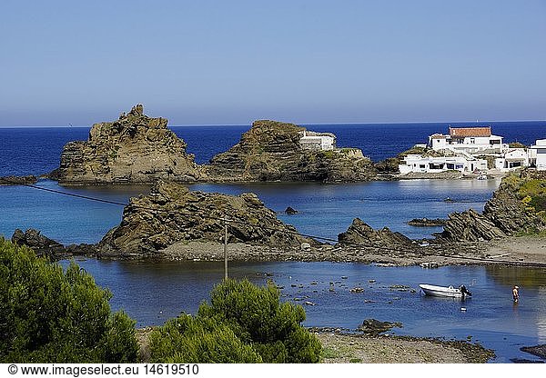 geography / travel  Spain  Balearic Islds.  Menorca  Cala Mesquida: Rocky Coast  weekend house