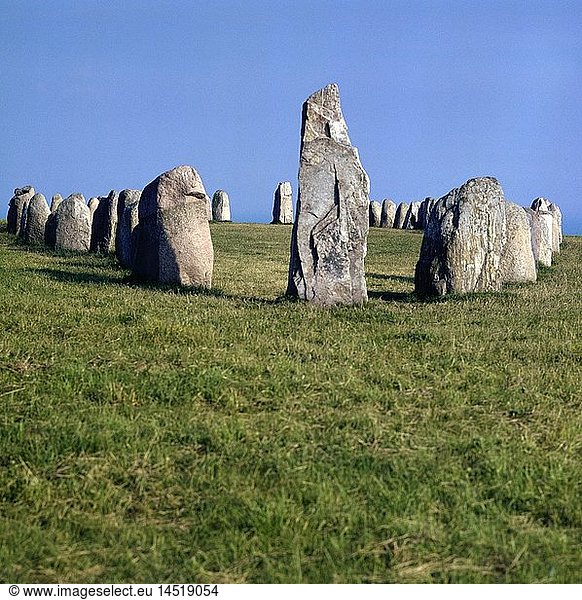 geography / travel  Sweden  Skane  Ales Stenar at Kaseberga  boulder grave positioning in ship form - iron age  400 -1050 AD  Stone blocks  stones  greatest positioning in ship form in Scandinavia  Viking  early history  granite blocks in ship form  complete 58 blocks 19 m wide 67 m long