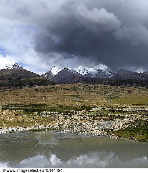 geography / travel  Tibet  Mountain landscape  Lhasa Prefecture