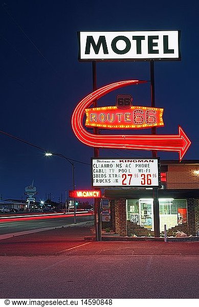 geography / travel  USA  Arizona  motel on Route 66 at night