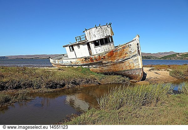 geography / travel  USA  California  boat _x001C_ Point Reyes_x001D_ near Inverness  Point Reyes National Seashore