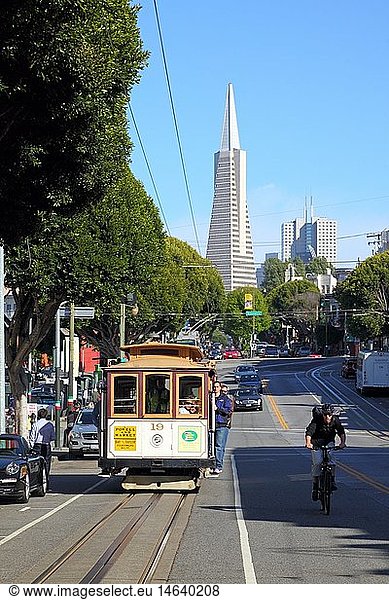 geography / travel  USA  California  San Francisco  cable car at Montgomery street  Transamerica pyramid