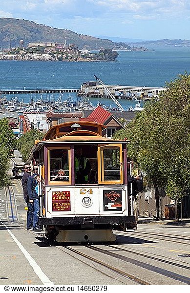geography / travel  USA  California  San Francisco  Cable Car in the Hyde Street  Alcatraz