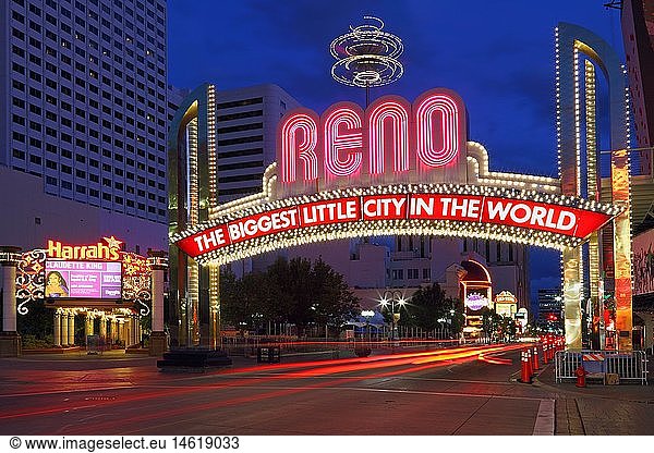 geography / travel  USA  Nevada  Reno  Virginia Street  at night