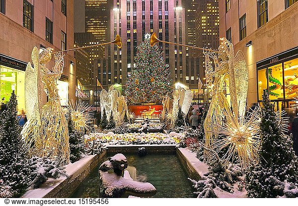 geography / travel  USA  New York  New York City  Christmas frills at Rockefeller center in New York  Midtown  New York