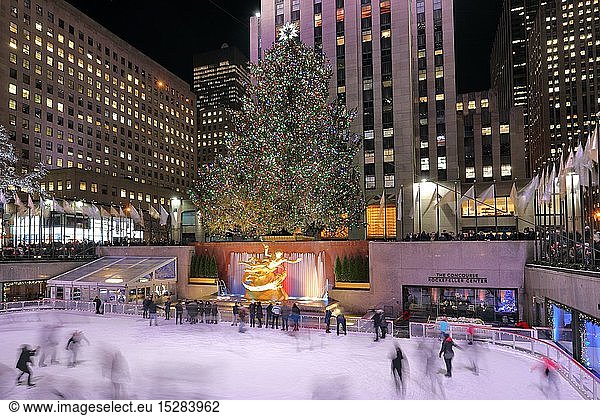 geography / travel  USA  New York  New York City  ice rink and Christmas tree at Rockefeller Centre  Midtown  New York