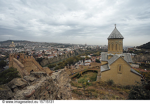 Georgien  Tiflis  Kirche und Narikala-Festung