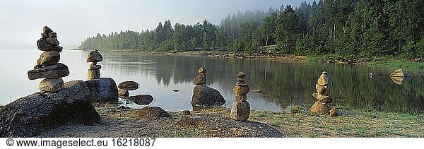 Germany  Baden-Württemberg  Schwarzwald  Schluchsee  Stone figures on shore