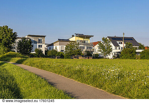 Germany  Baden-Wurttemberg  Baltmannsweiler  Modern suburban houses in new development area with footpath in foreground