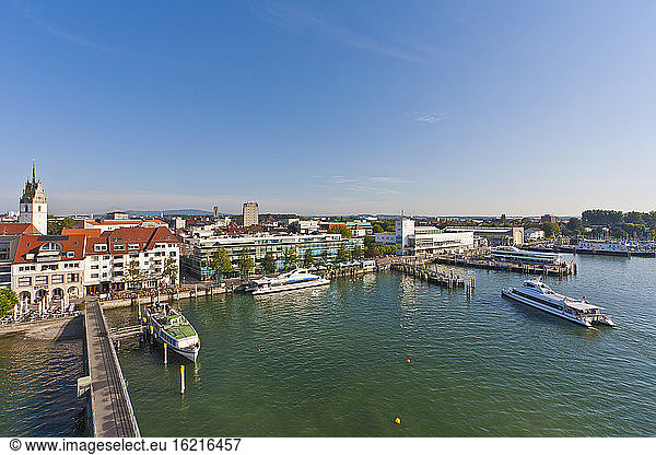 Germany  Baden-Wurttemberg  Friedrichshafen  View of harbour with excursion boat