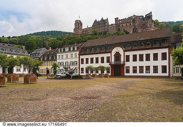 Germany  Baden-Wurttemberg  Heidelberg  Facade of Heidelberg Academy of Sciences and Humanities with Heidelberg Castle in background