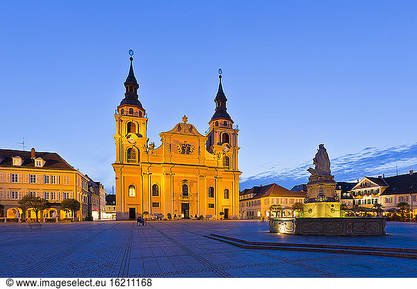 Germany  Baden-Wurttemberg  Ludwigsburg  View of protestant town church with fountain at night