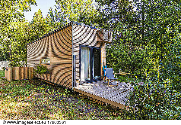 Germany  Baden-Wurttemberg  Schorndorf  Tiny wooden house with a terrace