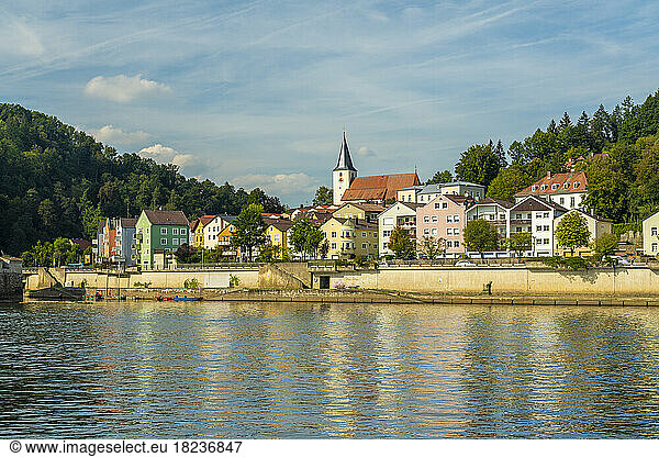 Germany  Bavaria  Passau  Danube river with historic houses in background
