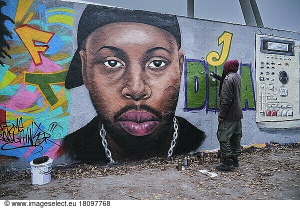 Germany  Berlin  13. 12. 2020  graffiti wall  head  portrait J Dilla  by graffiti artist Eme Freethinker  Europe