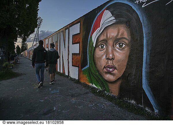 Germany  Berlin  23. 05. 2021  Mauerpark  graffiti wall  head of a Palestinian child  flag as headscarf  by graffiti artist Eme Freethinker  Europe