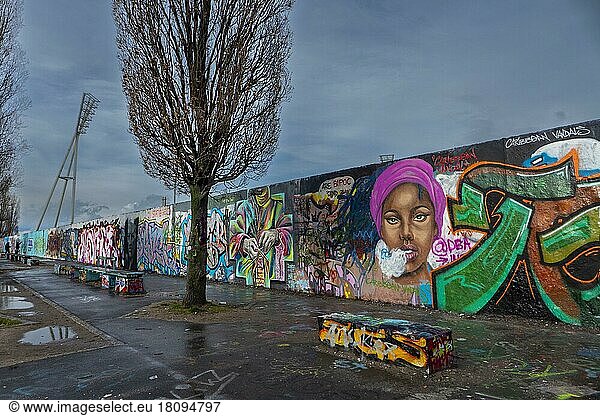 Germany  Berlin  09. 04. 2022  Mauerpark  graffiti wall  work by Dominican graffiti artist Eme Freethinker  Head of a Caribbean Woman  Europe