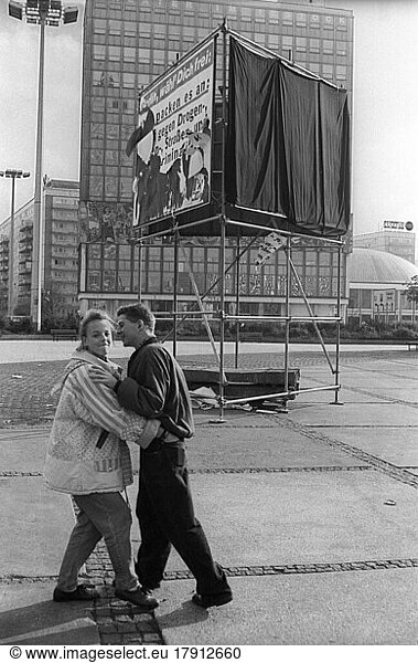 Germany  Berlin  04. 11. 1990 (Remembrance) Demo on 4 November ('89)  Couple on Alexanderplatz  Europe