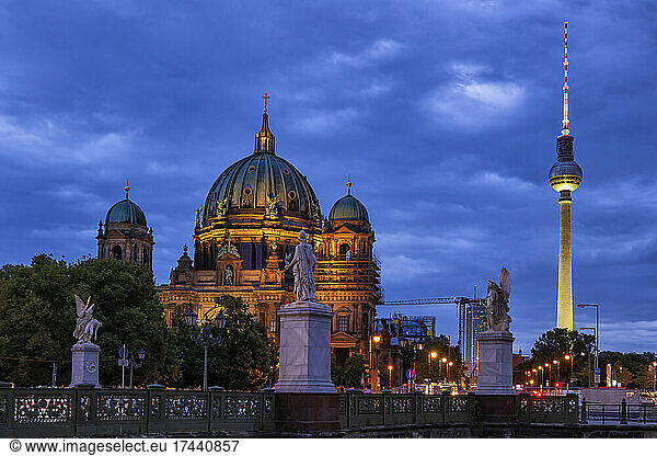 Germany  Berlin  Sculptures of Schlossbrucke at night with Berlin Cathedral and Berlin Television Tower in background