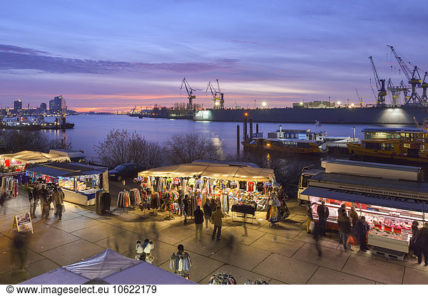 Germany  Hamburg  Elbe River  fish market in the morning