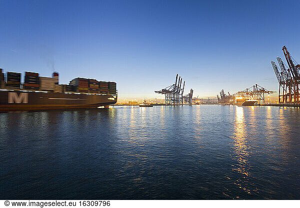 Germany  Hamburg  Parkhafen  harbour  Elbe  container ship