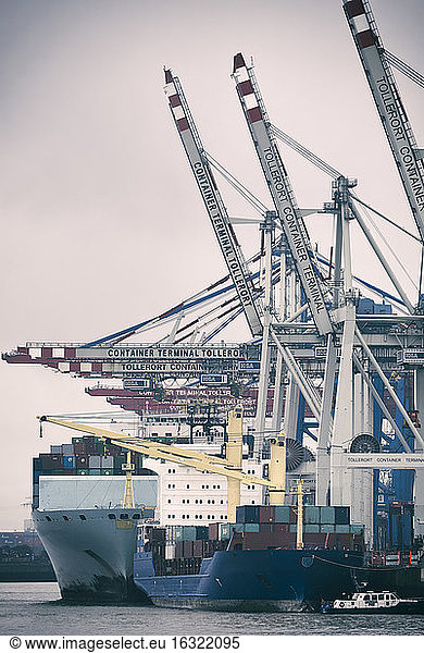 Germany  Hamburg  Port of Hamburg  Container ship unloading