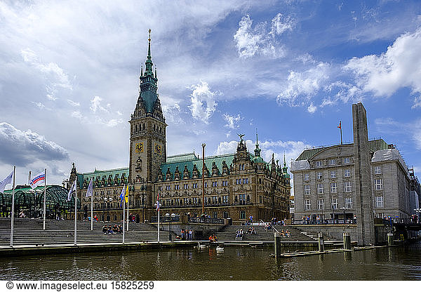 Germany  Hamburg  Shore of Little Alster with Hamburg City Hall in background
