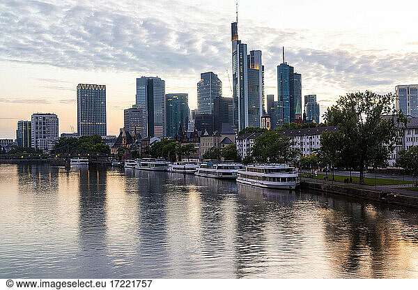 Germany  Hesse  Frankfurt  Bank of river Main and Mainhattan skyline at sunset