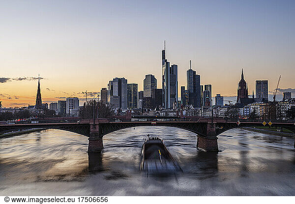 Germany  Hesse  Frankfurt  Ignatz Bubis Bridge at dusk with downtown skyline in background
