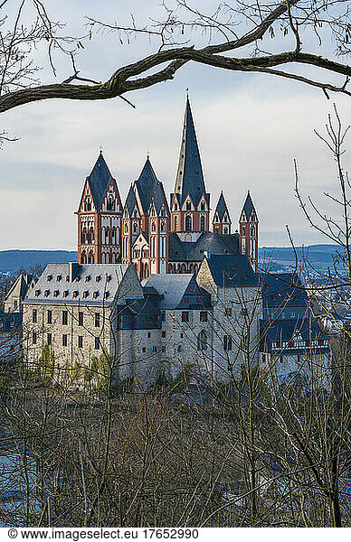 Germany  Hesse  Limburg an der Lahn  Limburg Castle and Limburg Cathedral in autumn