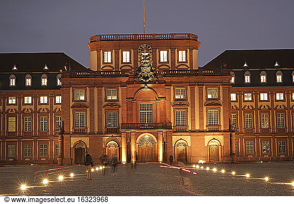 Germany  Mannheim  view to Mannheim Palace at evening twilight