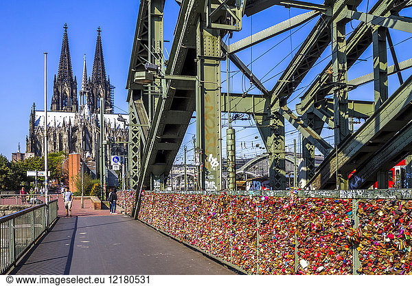 Germany  North Rhine-Westphalia  Cologne  Cologne Cathedral  love locks at Hohenzollern Bridge