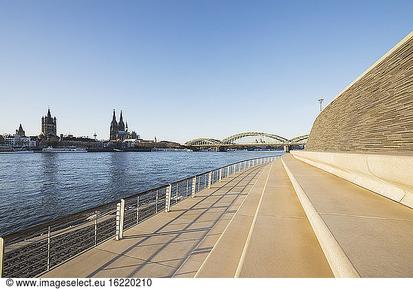 Germany  North Rhine-Westphalia  Cologne  Rheinboulevard with Hohenzollern Bridge and Cologne Cathedral in background