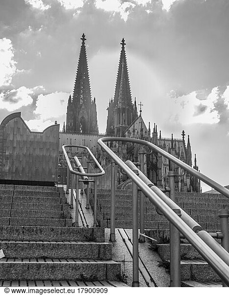 Germany  North Rhine-Westphalia  Cologne  Steps in front of Cologne Cathedral