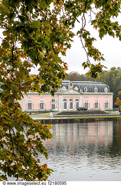 Germany  North Rhine-Westphalia  Duesseldorf  Benrath Palace and pond in autumn