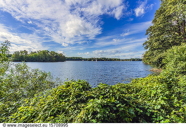Germany  North Rhine-Westphalia  Dusseldorf  Unterbach  Landscape with lake