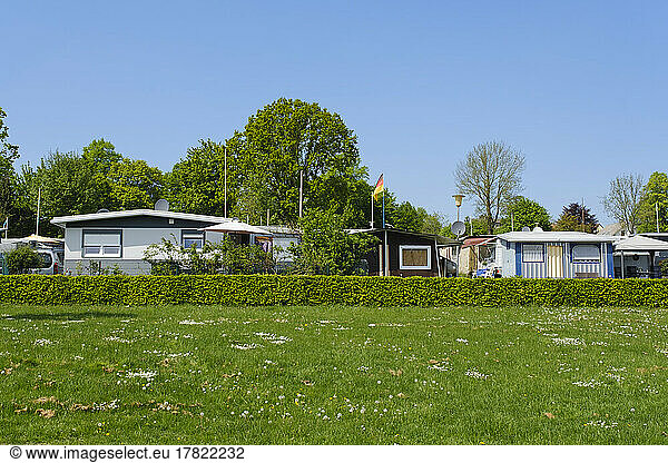 Germany  North Rhine-Westphalia  Mohnesee  Green lawn and hedge in front of summer campsite