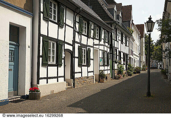 Germany  North Rhine-Westphalia  Muelheim an der Ruhr  Timber-framed houses in the old town