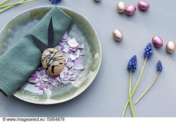Germany  Plate  cloth napkin  chocolate eggs  grape hyacinths and Easter bunny made of eggshell